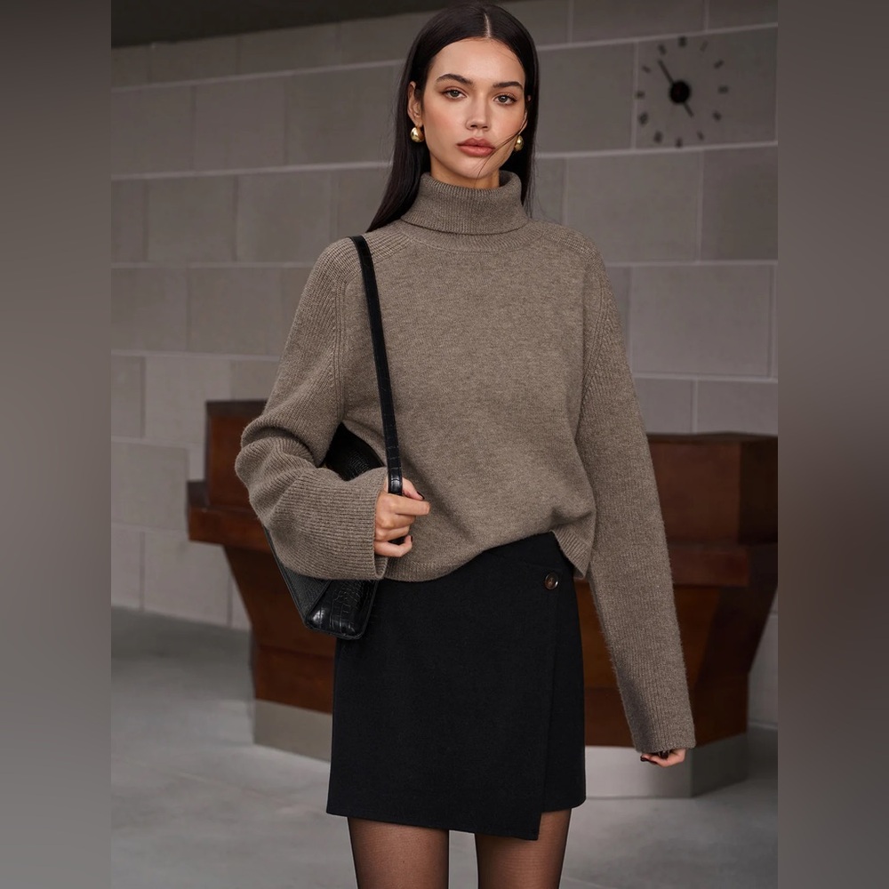 COMMENSE Ribbed Turtleneck Short Sweater - size Small - Picture 5 of 9